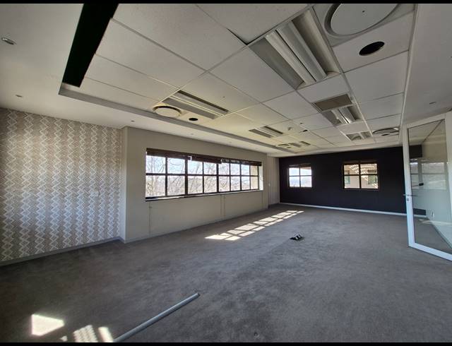 1,225M² OFFICE TO LET IN ILLOVO